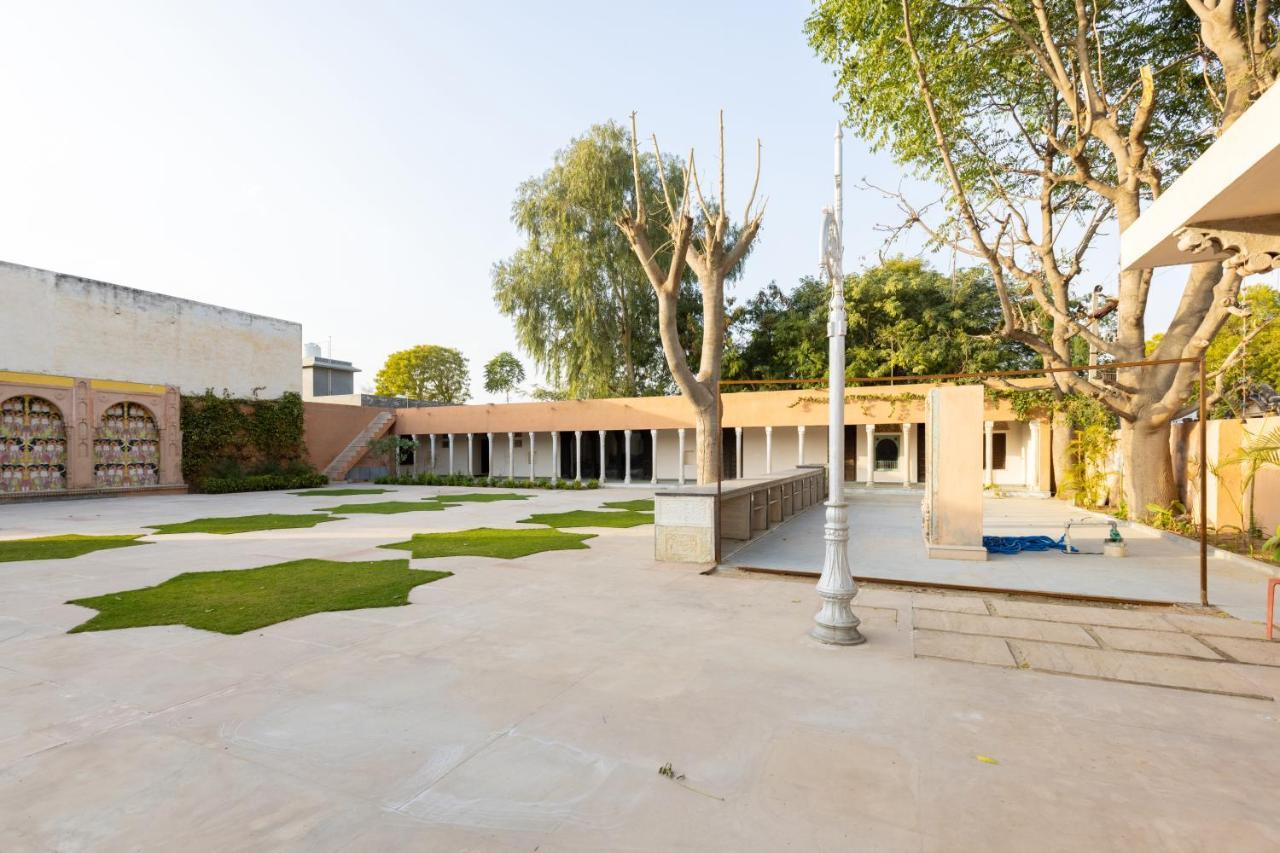 Vivaana Hotel Mandāwa Buitenkant foto
