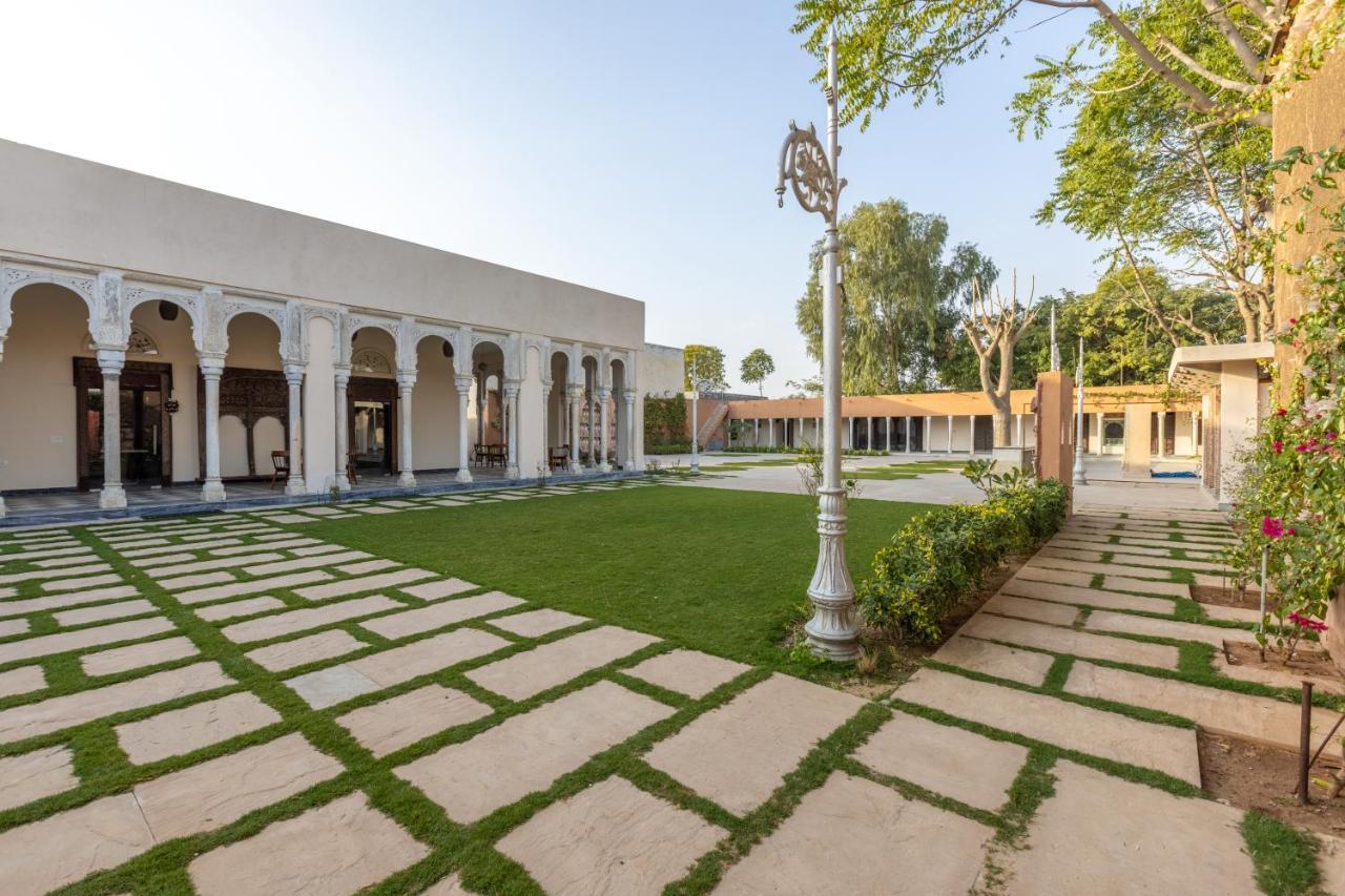 Vivaana Hotel Mandāwa Buitenkant foto