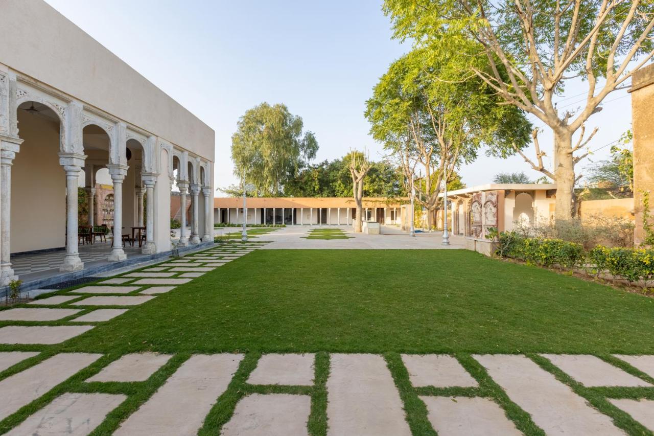 Vivaana Hotel Mandāwa Buitenkant foto