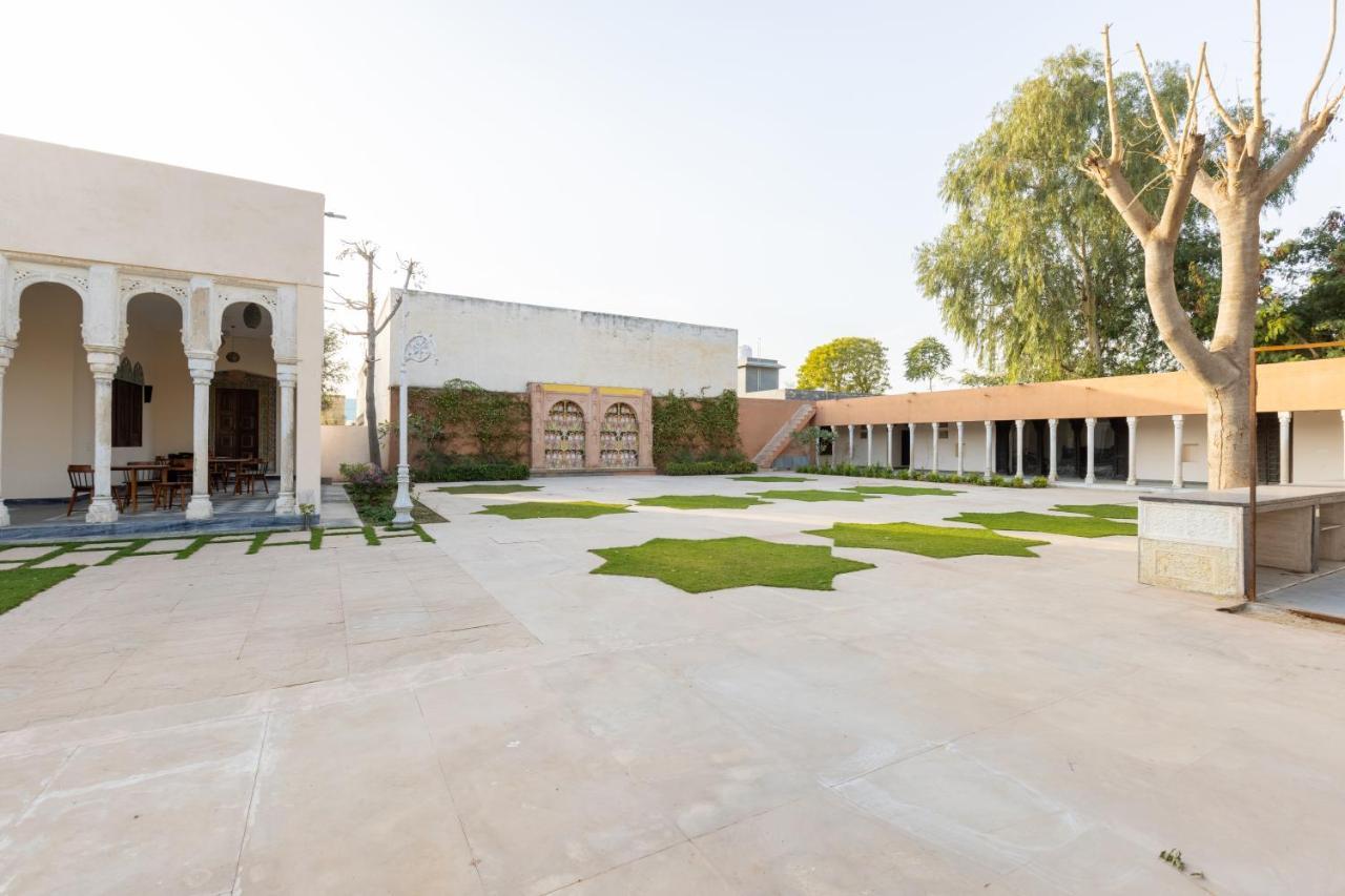 Vivaana Hotel Mandāwa Buitenkant foto