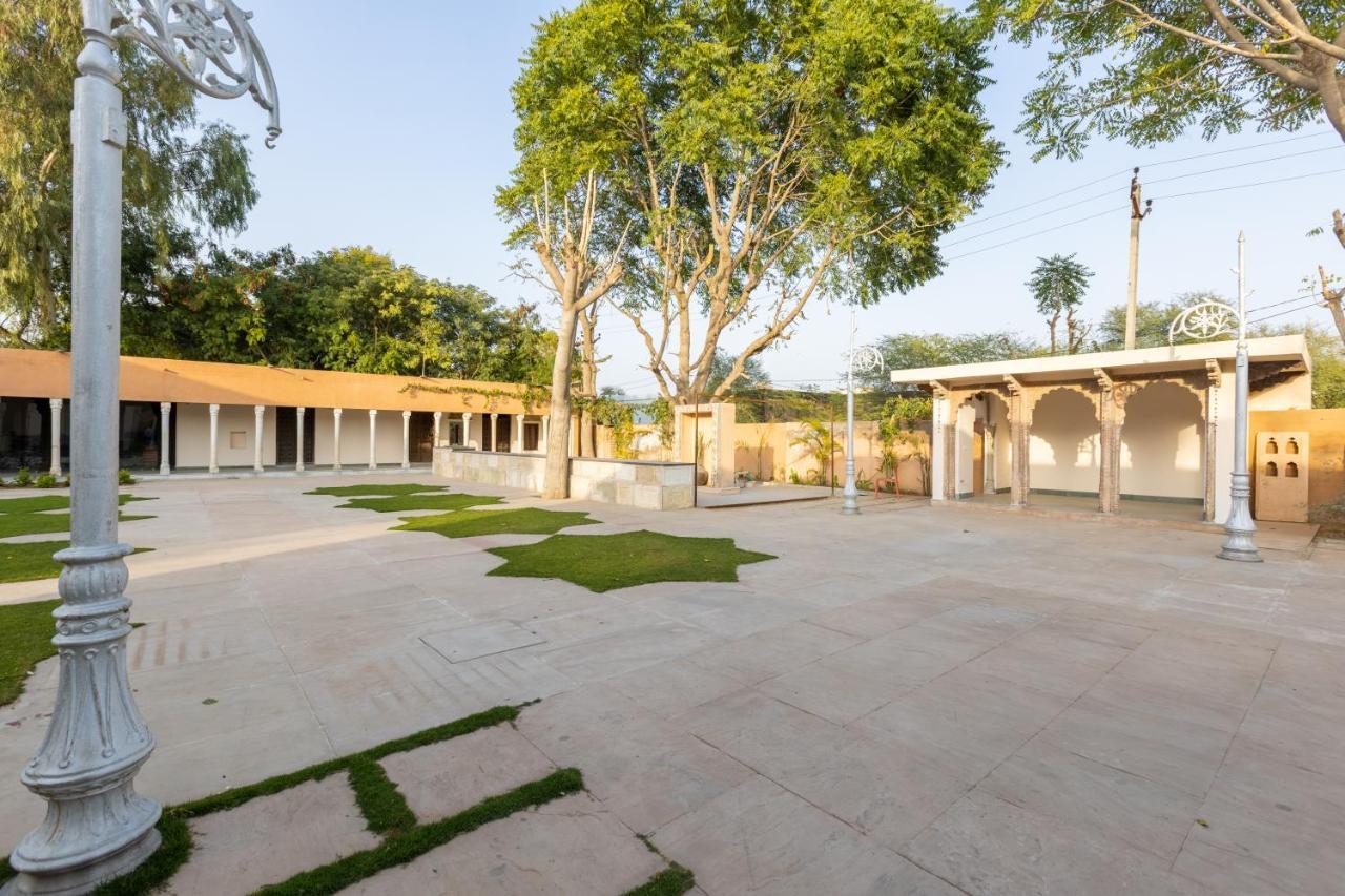 Vivaana Hotel Mandāwa Buitenkant foto