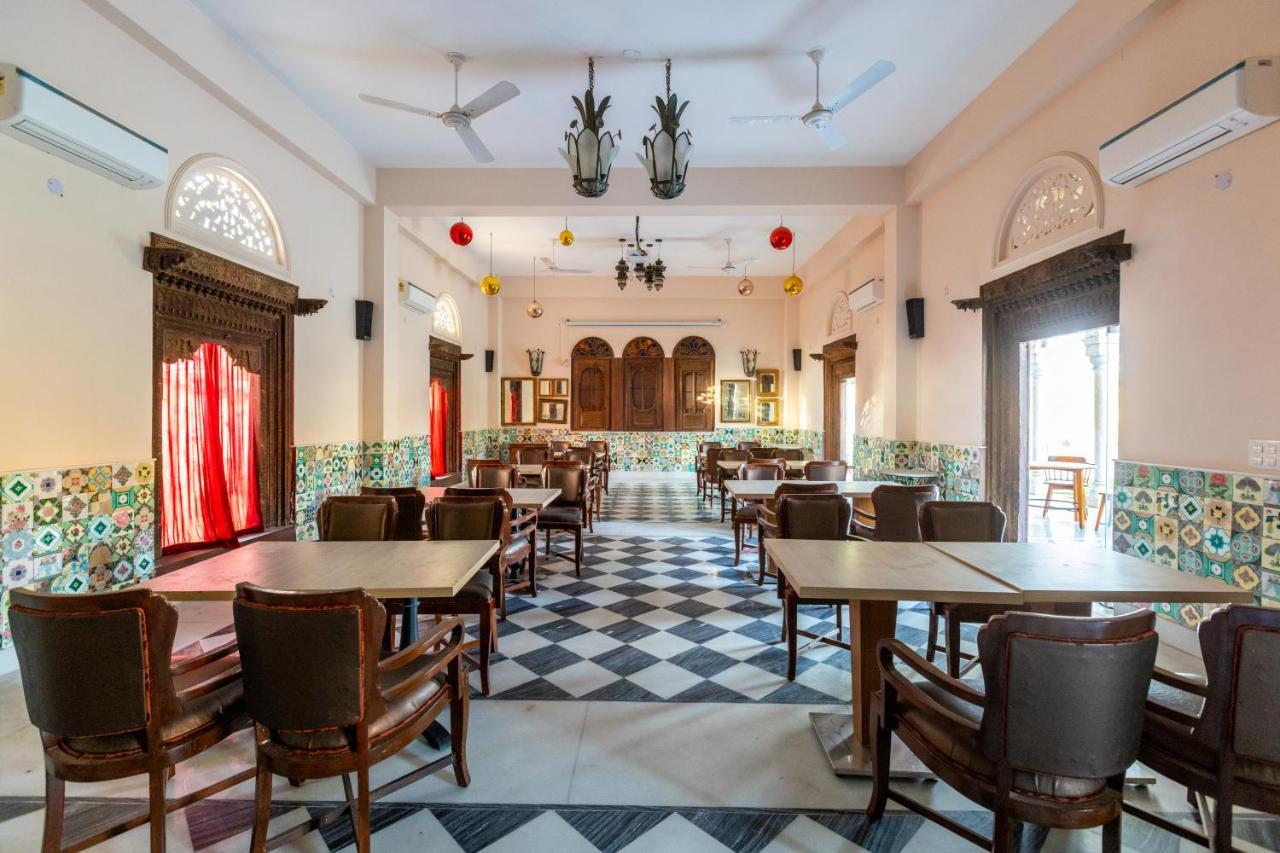Vivaana Hotel Mandāwa Buitenkant foto