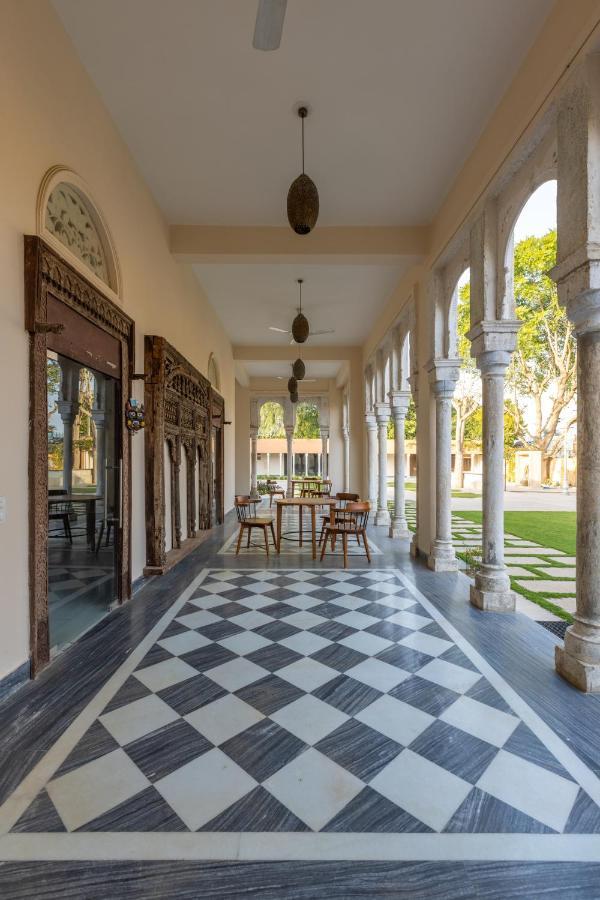 Vivaana Hotel Mandāwa Buitenkant foto