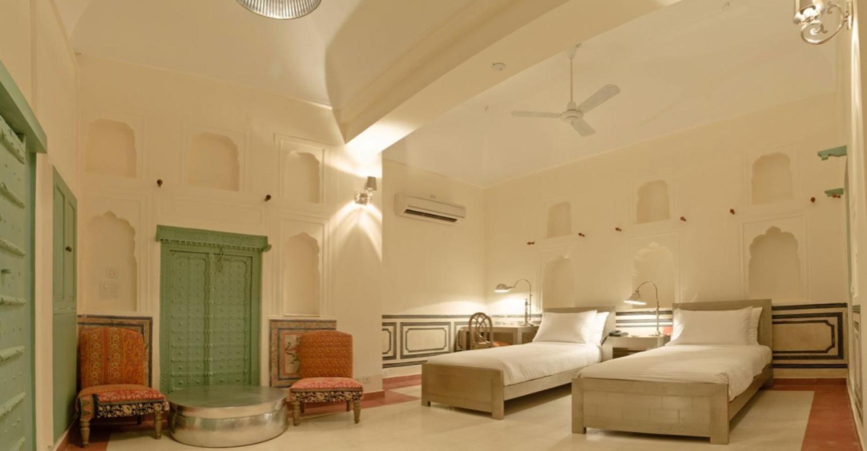 Vivaana Hotel Mandāwa Buitenkant foto