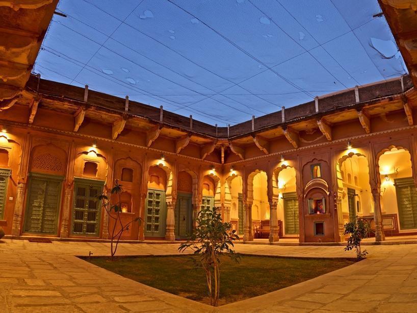 Vivaana Hotel Mandāwa Buitenkant foto