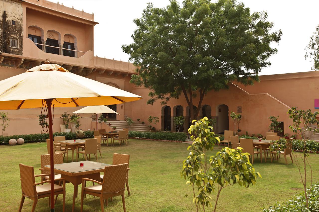 Vivaana Hotel Mandāwa Buitenkant foto