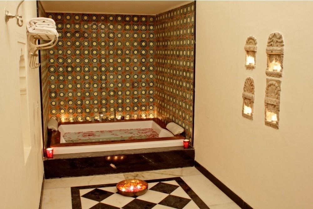Vivaana Hotel Mandāwa Buitenkant foto