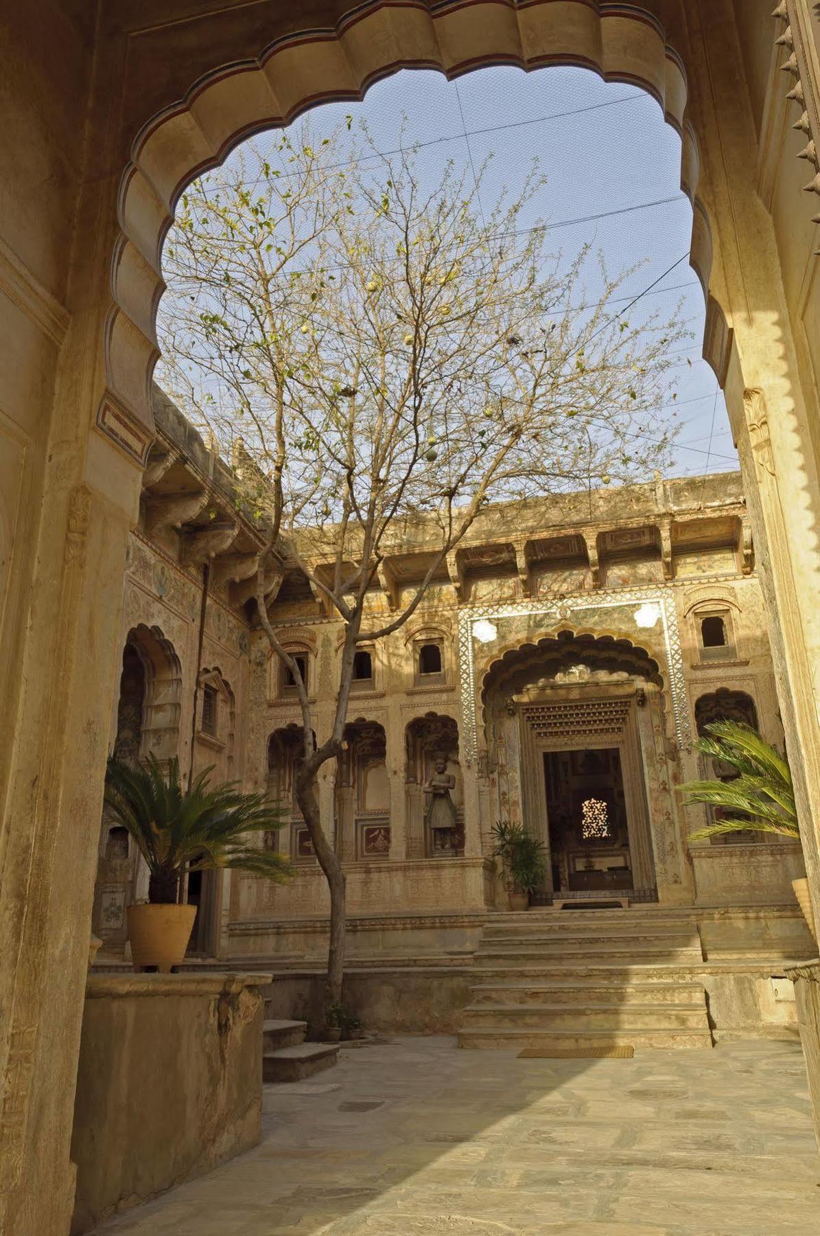 Vivaana Hotel Mandāwa Buitenkant foto