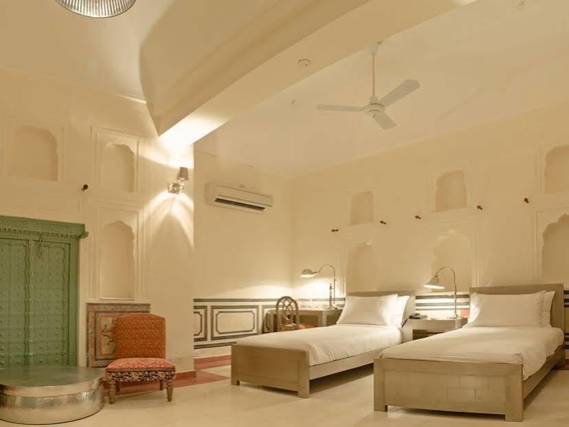 Vivaana Hotel Mandāwa Buitenkant foto